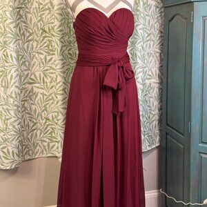 Elegant Bill Levkoff Burgundy Formal Gown with Shawl - Size 0